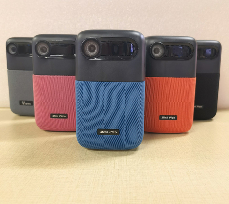 100 lumi del DLP del proiettore di centro portatile 1.4G del quadrato costruiscono in batteria 10000mAh